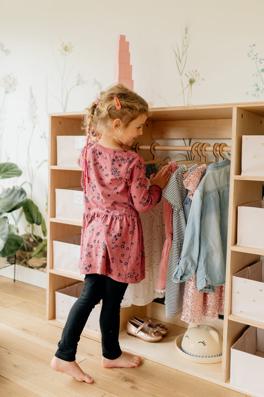 Montessori šatní skříň přírodní dřevo